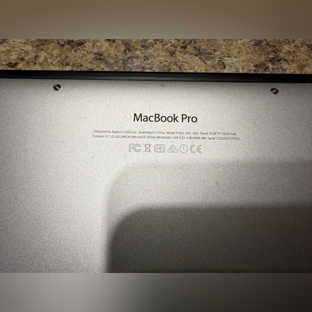 MacBook Pro A1502 - Picture 3 of 9